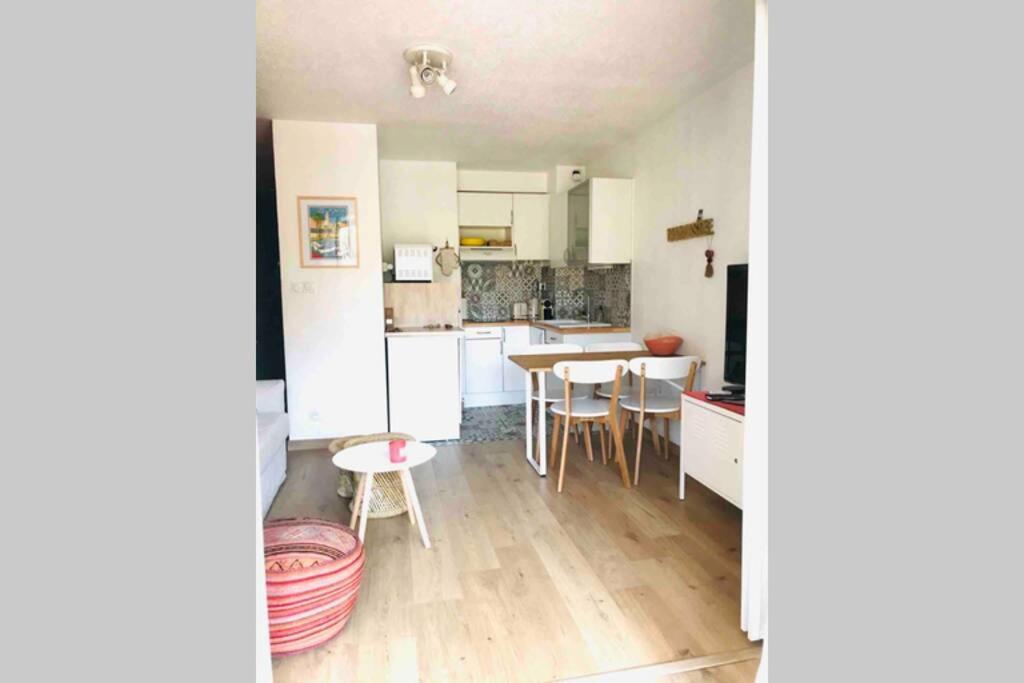 La Petite Pinede Studio Climatise Proche Plage Санарі-сюр-Мер Екстер'єр фото