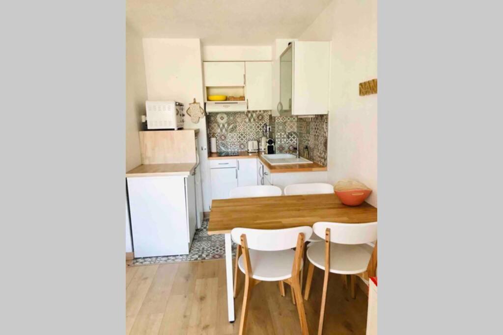 La Petite Pinede Studio Climatise Proche Plage Санарі-сюр-Мер Екстер'єр фото